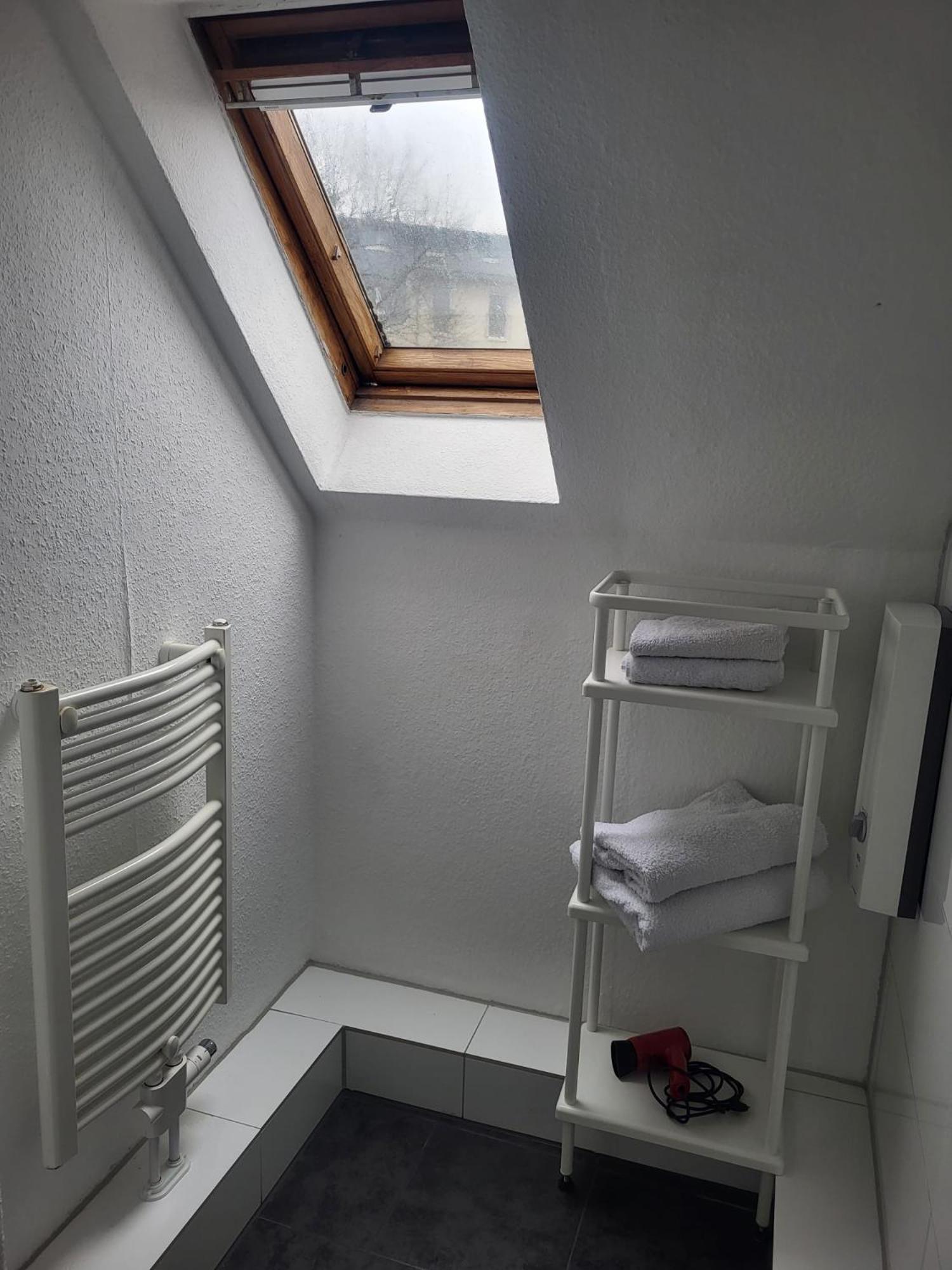 A&V Apartments Gemuetliche Rheinblick Wohnung Apt Daisy Duisburg Exterior foto